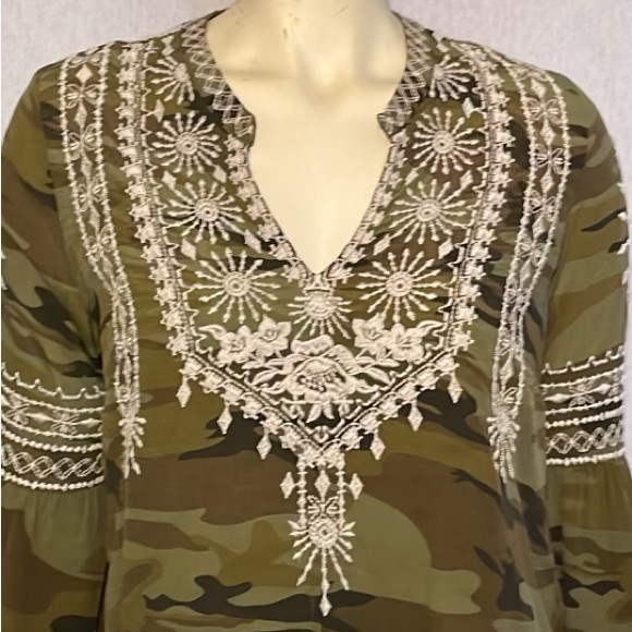 Johnny Was ,workshop,camouflage , embroidered blouse, size Small - Picture 4 of 11